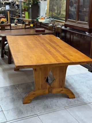 Mesa de comedor rústica de madera
