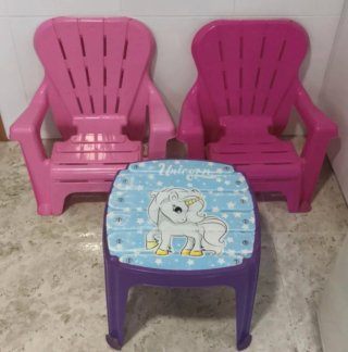 Conjunto mesa y sillas infantiles rosa