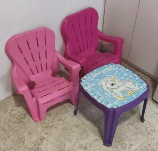 Conjunto mesa y sillas infantiles rosa