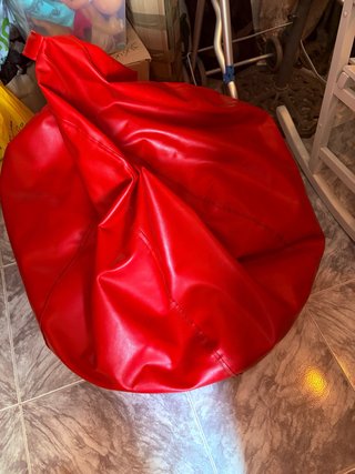Puff giovanile in pelle sintetica rossa