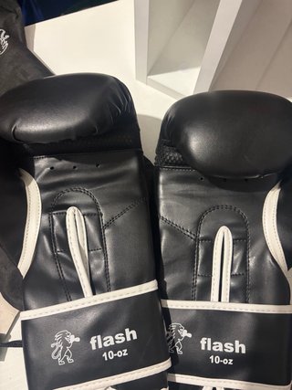 Guantes de Boxeo Leone Negros y Rojos