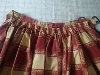 Traje Regional Rojo y Amarillo