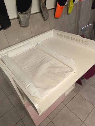 Cambiador Ikea Rosa y Blanco