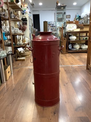 Antiguo extintor rojo gean tamaño