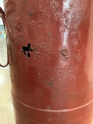 Antiguo extintor rojo gean tamaño