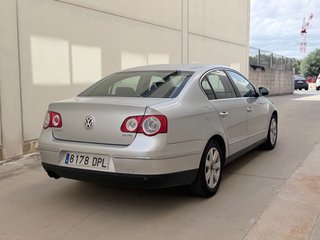 Volkswagen Passat 2005 pegatina B  160.000km