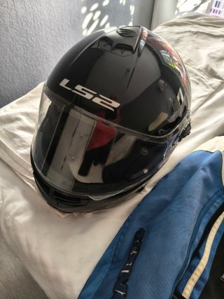 Siempre Garaje, Sr 70 años. Baúl ,casco y cazadora