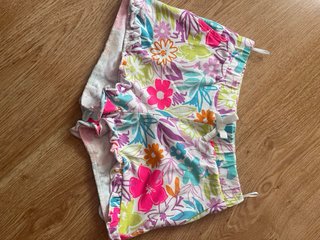 Pantalones cortos de nińa