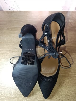 Zapatos de tacón negros punta fina