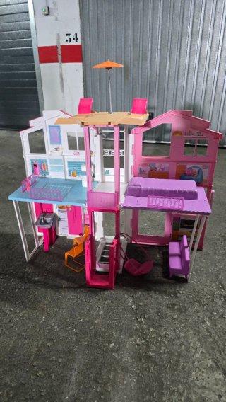 Casa de muñecas Barbie rosa