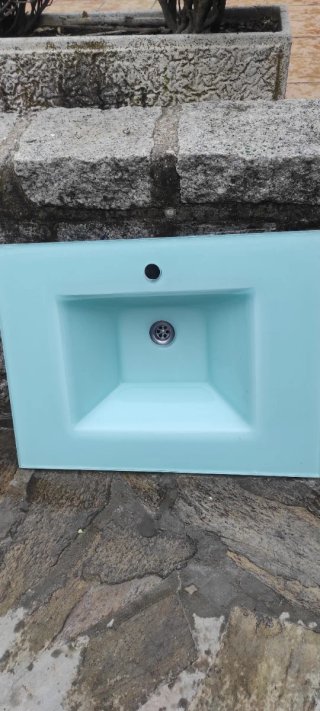 Lavabo de cristal azul claro