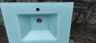 Lavabo de cristal azul claro