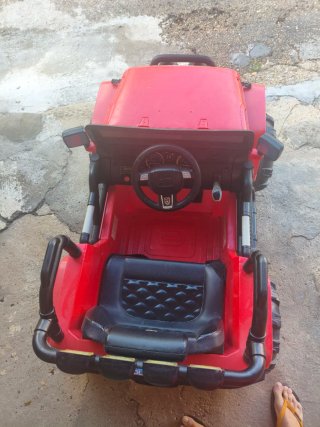 Coche eléctrico infantil todoterreno jeep