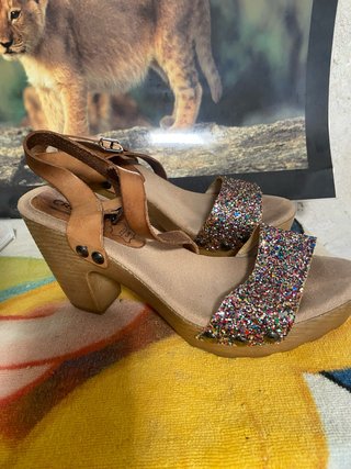 Sandalias de tacón ancho con purpurina