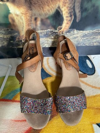 Sandalias de tacón ancho con purpurina