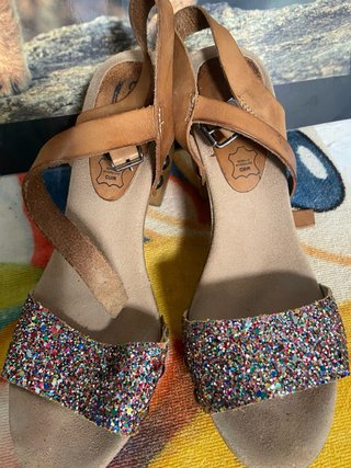 Sandalias de tacón ancho con purpurina