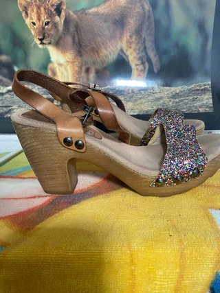Sandalias de tacón ancho con purpurina