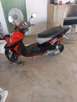 Beta Ark Scooter Roja y Negra