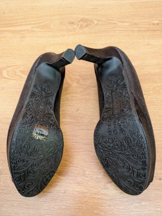 Zapatos tacón negros brillante, 39