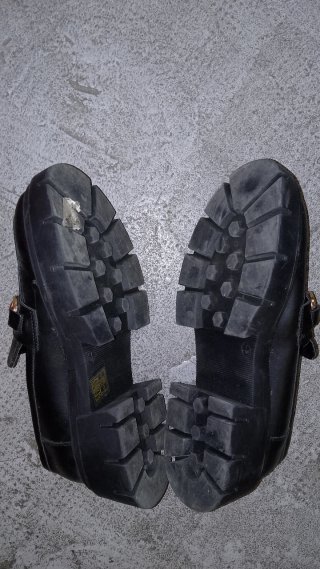 Mocasines negros con detalle de bridón talla 40