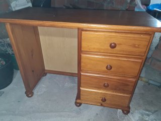 Escritorio y Silla de Pino