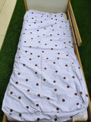Cama infantil Ikea madera y blanco