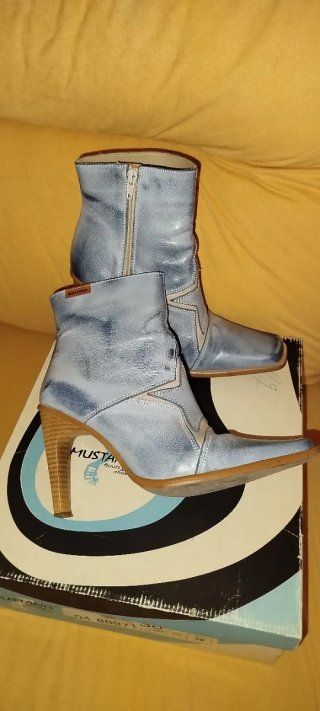 Botín Mustang Piel Azul Estrellas Talla 38