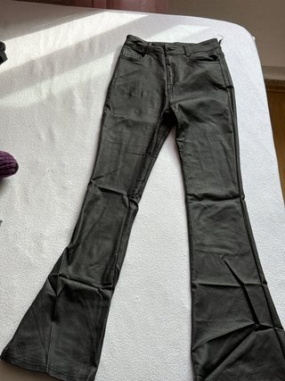 Pantalones campana efecto piel-cuero