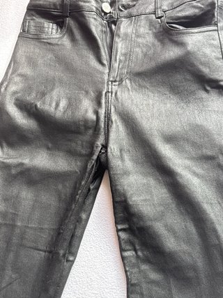 Pantalones campana efecto piel-cuero