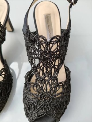 Sandalias de verano negras con encaje