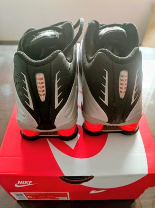 Zapatillas Nike Shox R4 Blancas y Negras