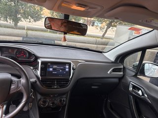 Peugeot 208 2015