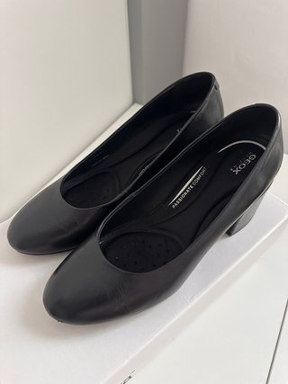 Zapatos Geox tacón negros