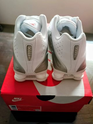 Nike Shox R4 Plata y Blanco