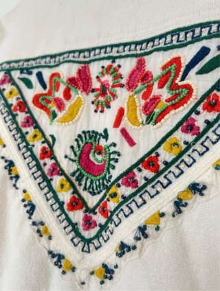 Chaqueta vaquera con bordados y abalorios