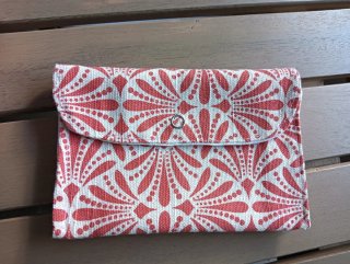 Conjunto cartera y cuelga móvil estampado