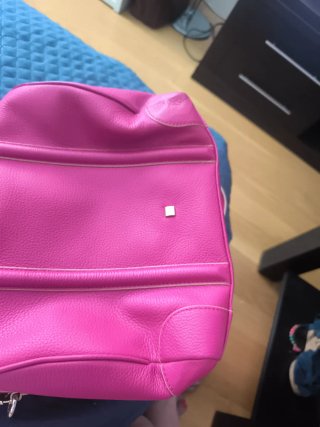 Bolso rosa fuerte con iniciales PG