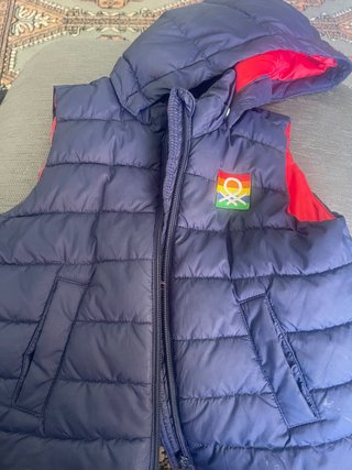 Chaleco Benetton azul con capucha