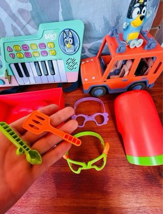 Juguetes Bluey: Coche, Figura y Accesorios