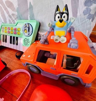 Juguetes Bluey: Coche, Figura y Accesorios