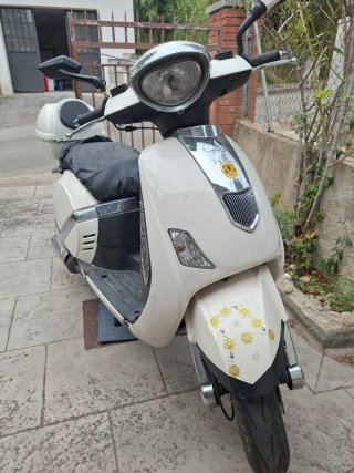 Scooter Siena Blanco y Negro 125 cc