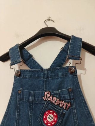 Salopette in denim con patch taglia XS