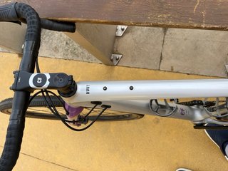 Bicicleta Gravel Gris y Morado