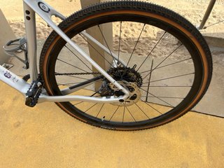 Bicicleta Gravel Gris y Morado