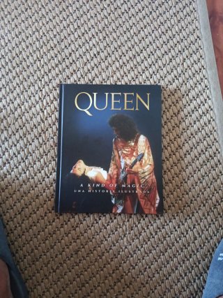 Queen : a kind of magic : una historia ilustrada