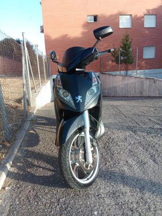 Peugeot Geopolis 250 Maxi Scooter