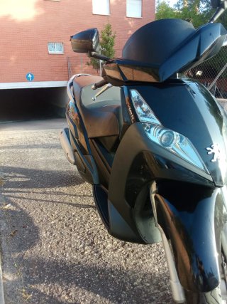 Peugeot Geopolis 250 Maxi Scooter