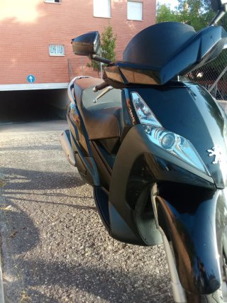 Peugeot Geopolis 250 Maxi Scooter
