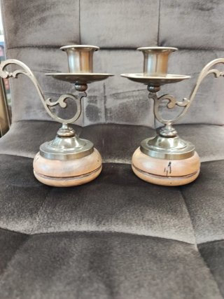 Portavelas de metal y madera