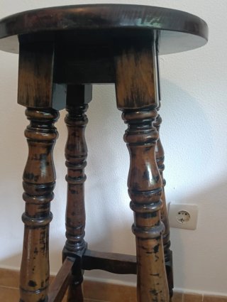 Taburete de madera restaurado